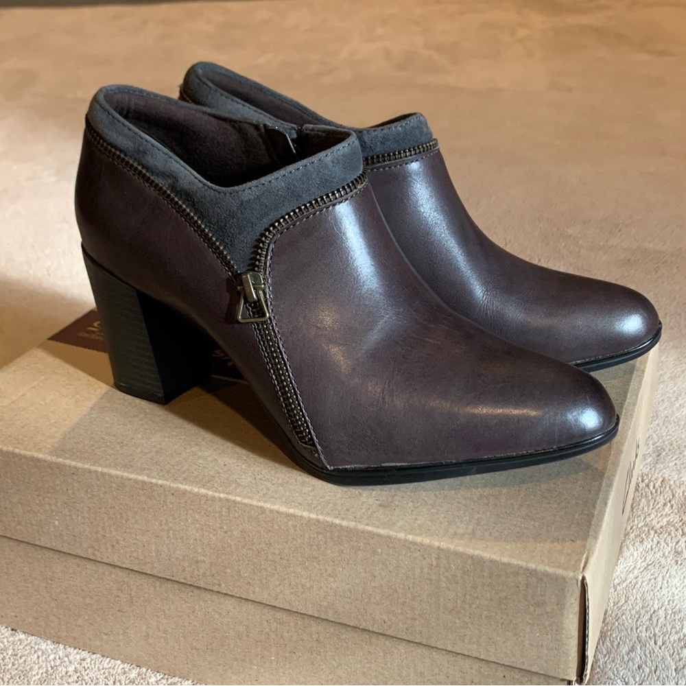 Clark’s Araya Morgan Heeled Bootie With Zipper Trim - Size 8 M - Dark Grey - EUC